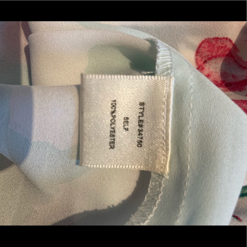 Beautiful NWT top. - Picture 5 of 5